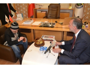 İnsanlık Dersi Veren Engelli Vatandaşı Makamında Ağırladı