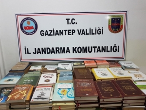 Gaziantep’te Deaş Destekli Yazıların Yer Aldığı Yasaklı Kitaplar Yakalandı