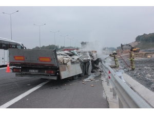 Kuzey Marmara Otoyolunda Yanan Tır Küle Döndü