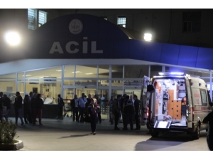 Silahını Temizlemek İsteyen Polis, Kazayla Kendini Ve Bekçi Arkadaşını Vurdu