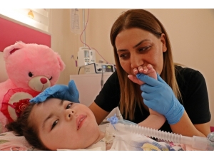 Solunum Cihazı Borusundan 3,5 Yıl Aradan Sonra Gelen ‘Anne’ Sesi Duygulandırdı