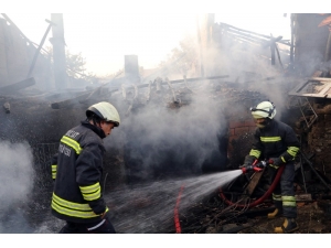 Yozgat’ta Ahşap Evde Çıkan Yangın Korkuttu