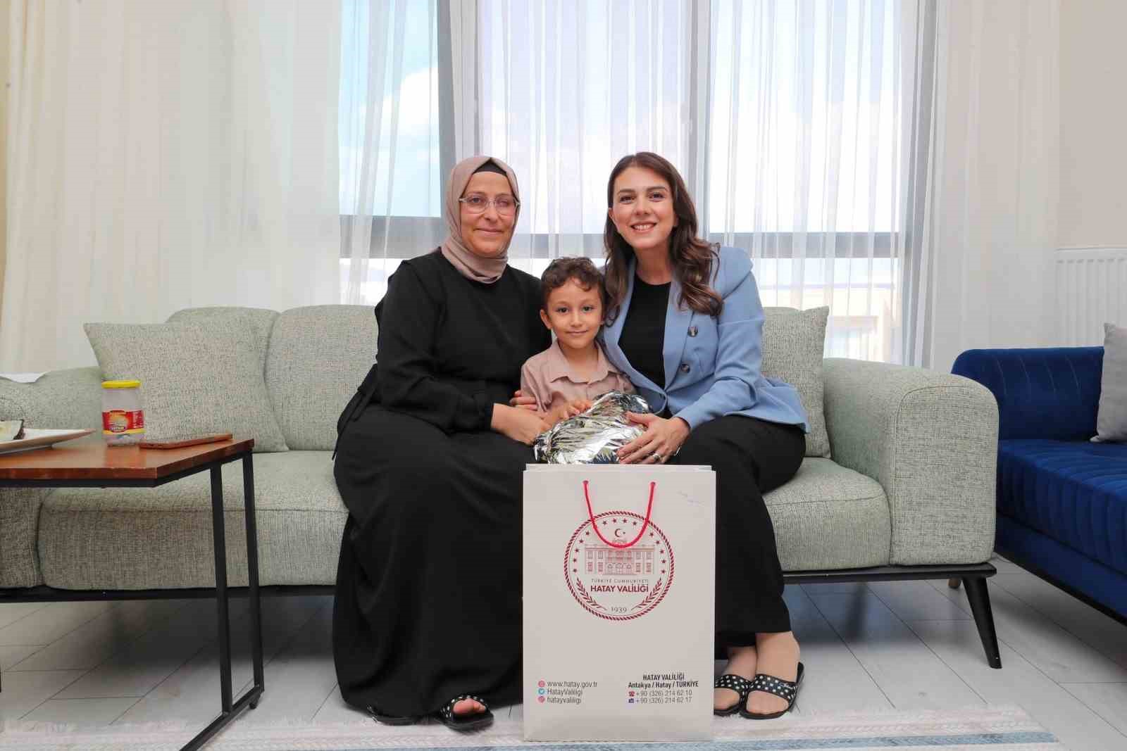 esra-masatli-yuregimizdeki-isik-projesi-kapsaminda-ailelerle-bir-araya-geldi