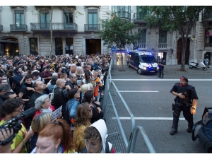 Katalonya’da Protestolar Devam Ediyor: 3 Gözaltı