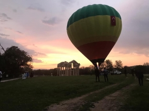 Karacasu’da Semalarında Yükselen Balon Dikkat Çekti