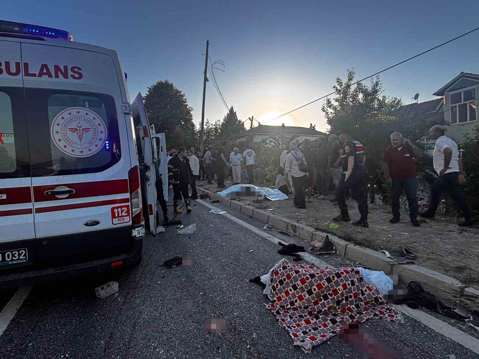 akcakoca-alapli-yolunda-feci-kaza-4-olu-8-yarali