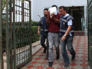 Durakta Otobüs Bekleyen Kişinin Cebinden Parasını Çalan Hırsız Yakalandı