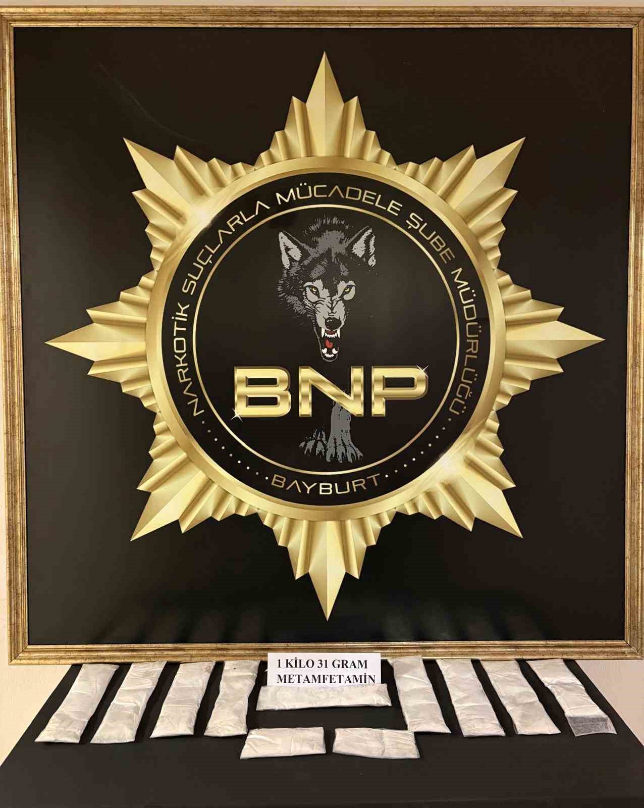 bayburt-ta-1-kilo-31-gram-metamfetamin-ele-gecirildi