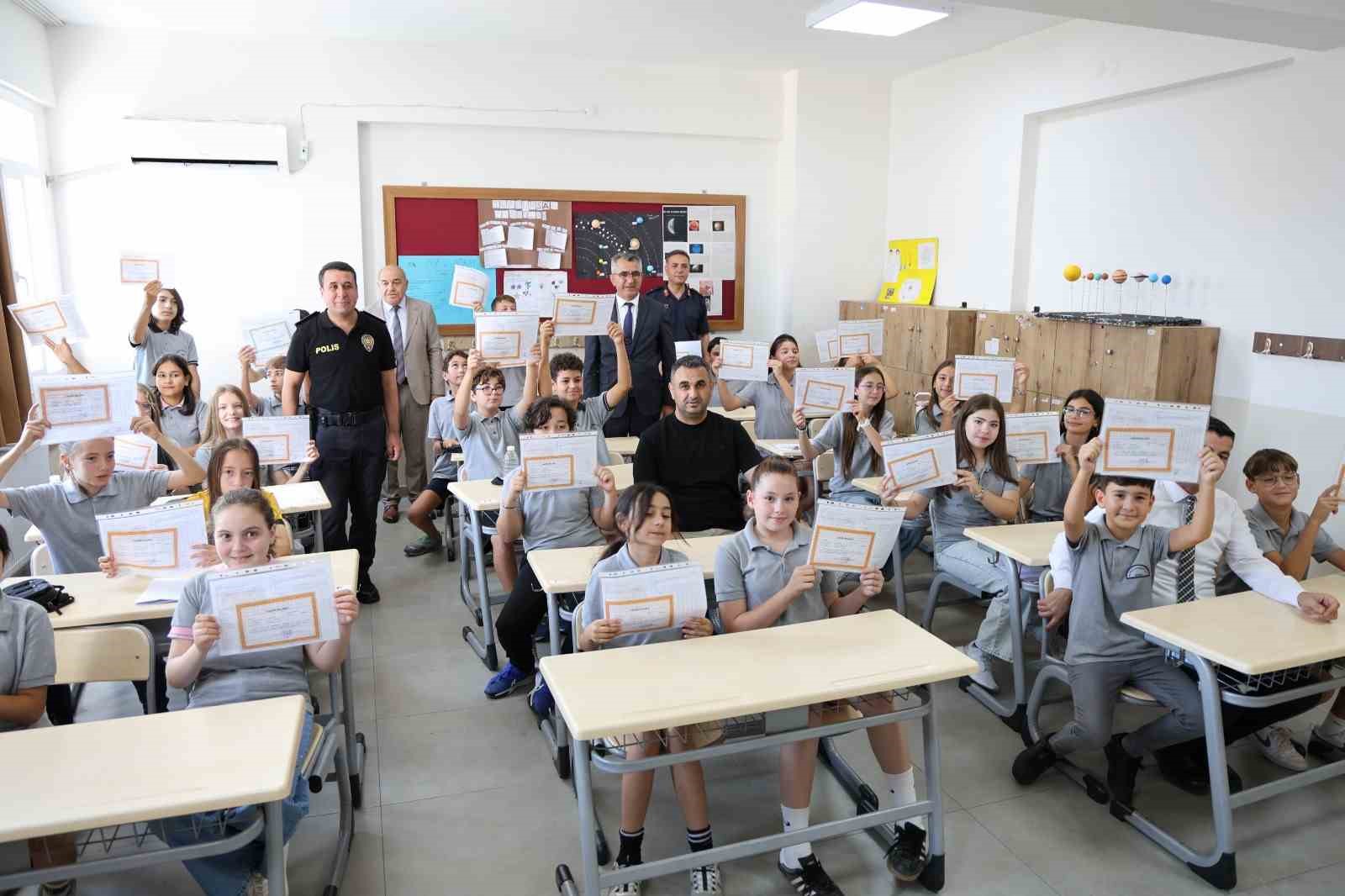 soke-de-21-bin-537-ogrenci-karne-sevinci-yasadi