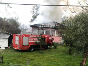 Çatıda Başlayan Yangın Bir Anda Evi Sardı