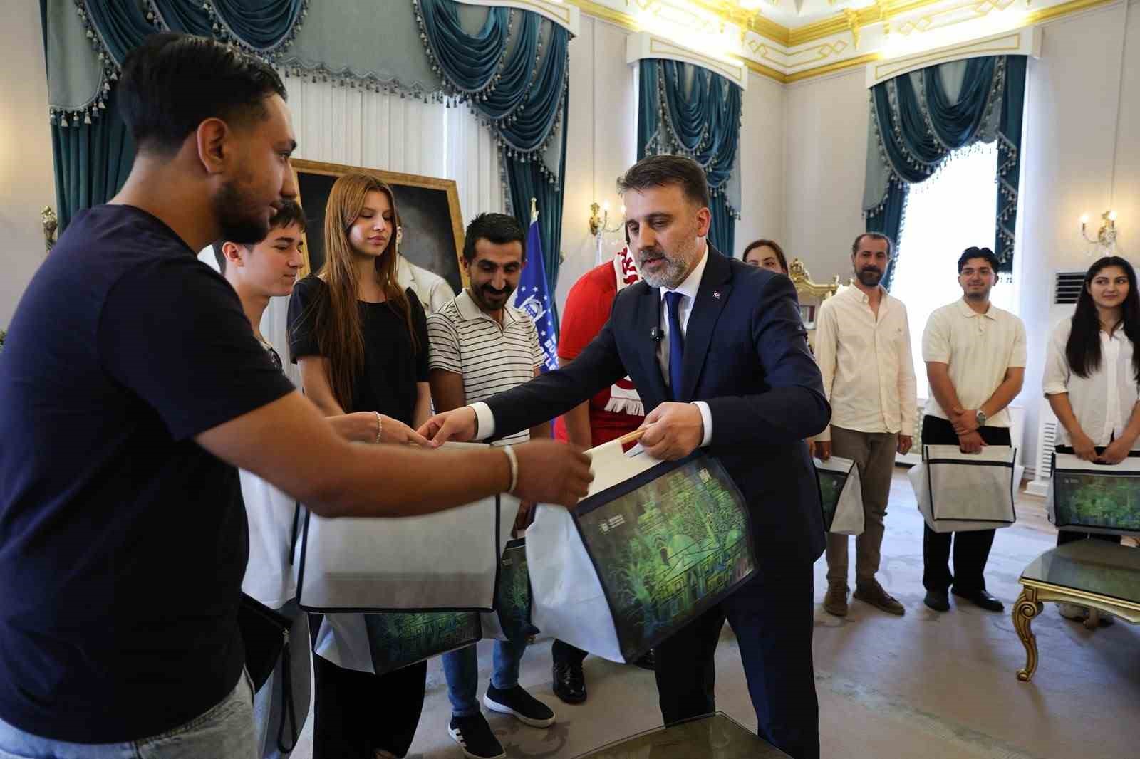 baskan-vekili-biba-sampiyon-marsin-bestecilerini-agirladi