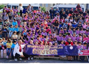 Öğrenciler, Hem Kitap Okudu Hem De Mehmetçik’e Dua Etti