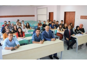 Vali Recep Soytürk Üniversitede Ders Verdi