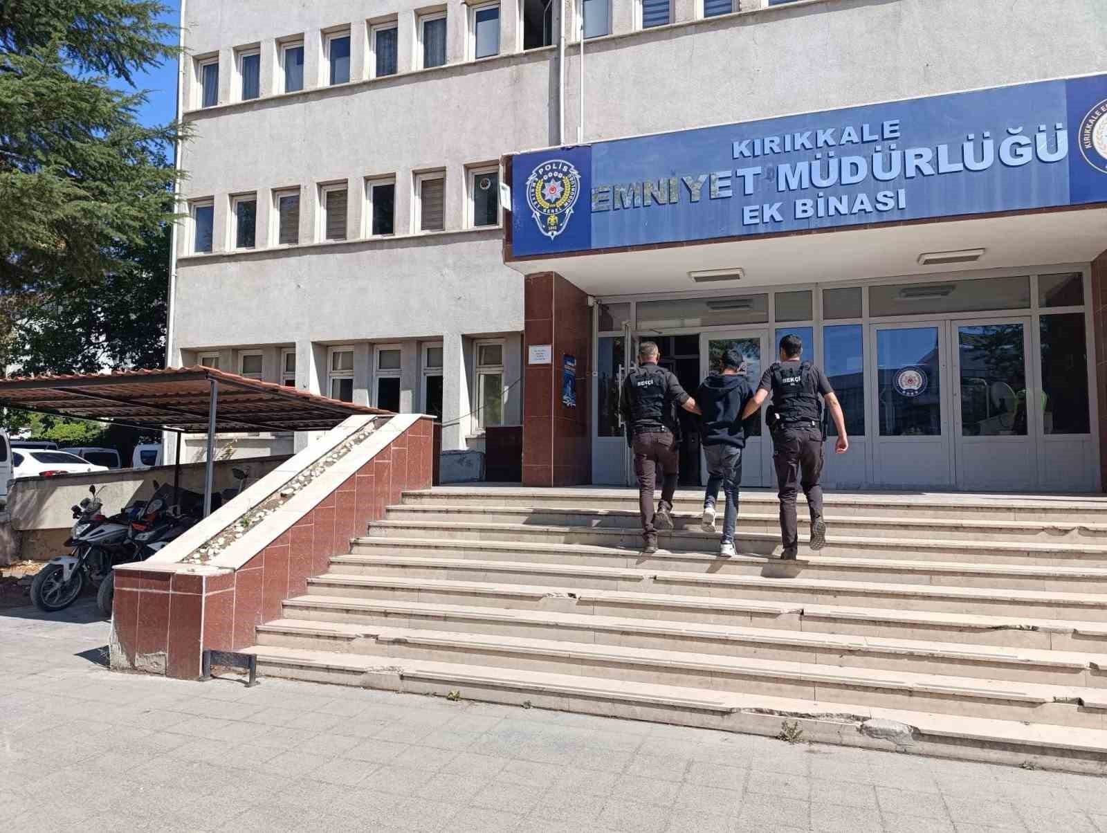 kirikkale-de-hirsizlik-sucundan-aranan-2-hukumlu-yakalandi