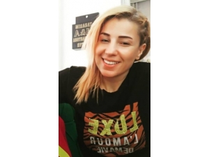 Eski Sevgili Kurbanı Kadına Gözyaşlı Veda