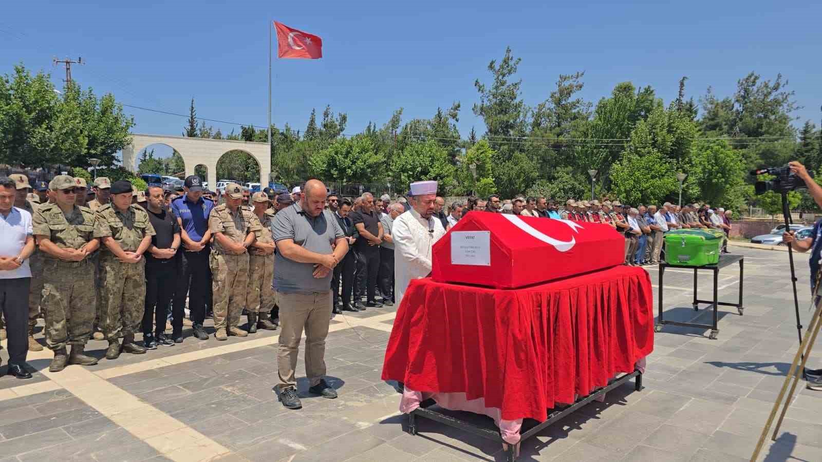 jandarma-uzman-cavus-selcuk-topaloglu-son-yolculuguna-ugurlandi