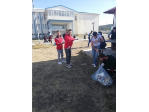 Sarıkamış’ta Öğrencilerden Çevre Temizliği