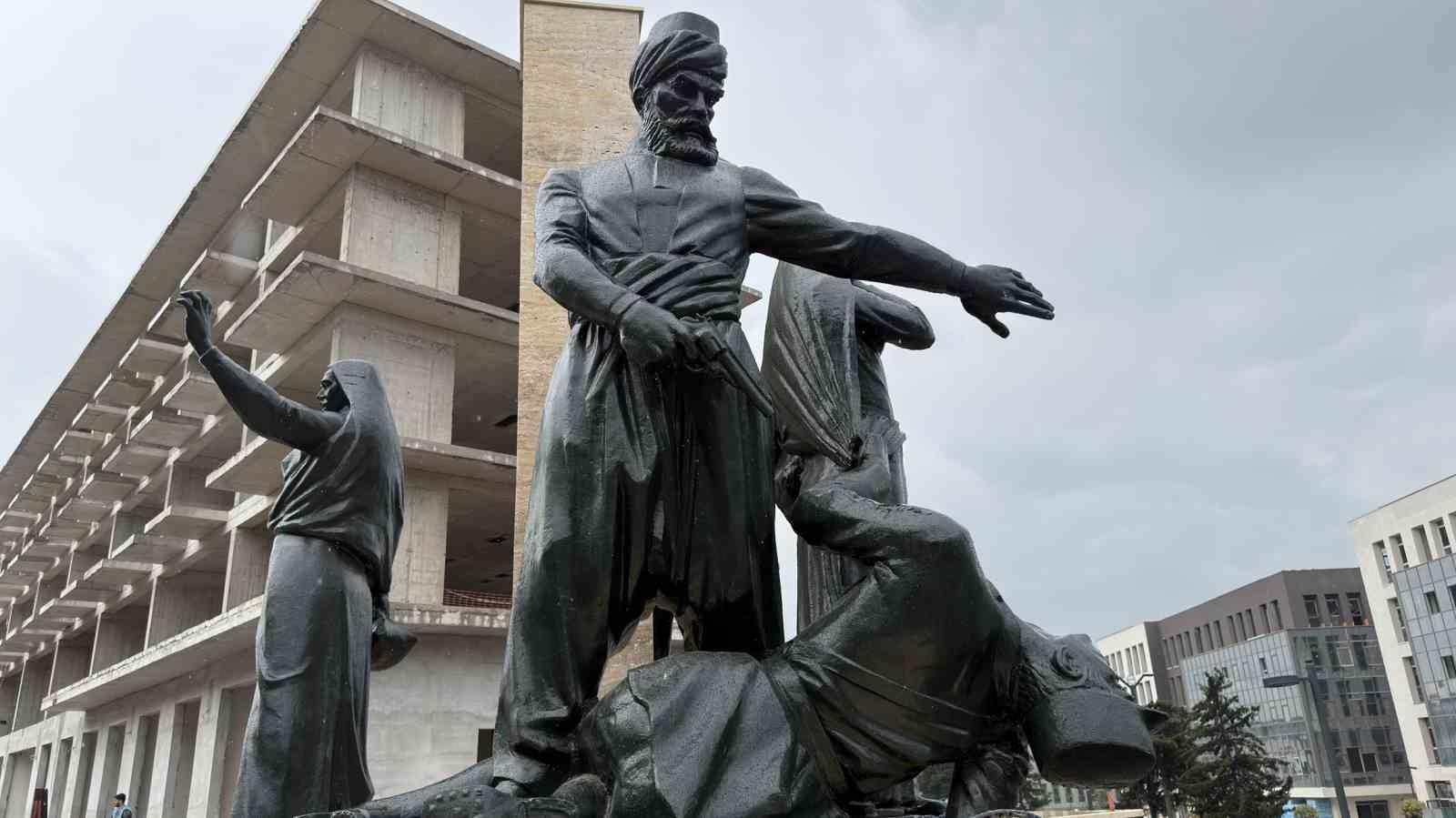 kibris-meydani-ndaki-anit-yeniden-ait-oldugu-yerde