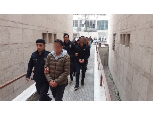 Bursa’da Sosyal Medyadan Terör Propagandasına 4 Tutuklama