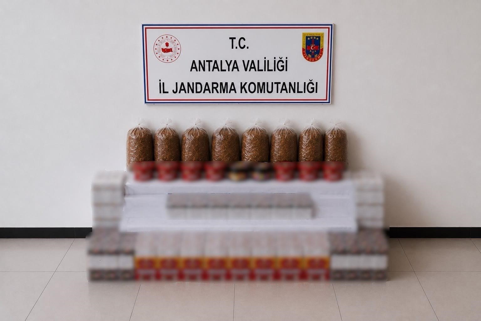 manavgat-ta-kacak-tutun-operasyonu-30-bin-dolu-makaron-ele-gecirildi