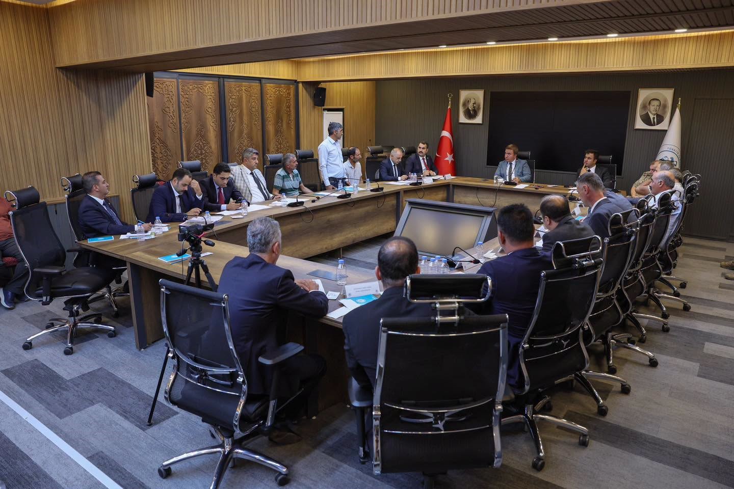 erzincan-da-muhtarlarla-istisare-toplantisi-talepler-tek-tek-dinlendi