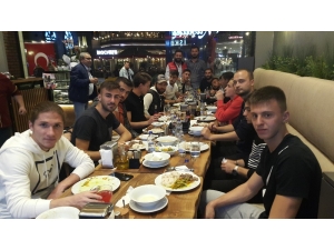 Sebahattin Tetik’ten Eskişehirsporlu Futbolcular Onuruna Yemek