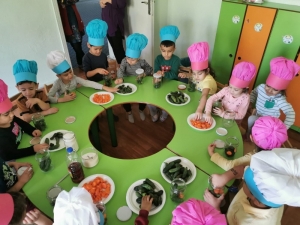 Öğrenciler, Turşu Yapmasını Öğrendi