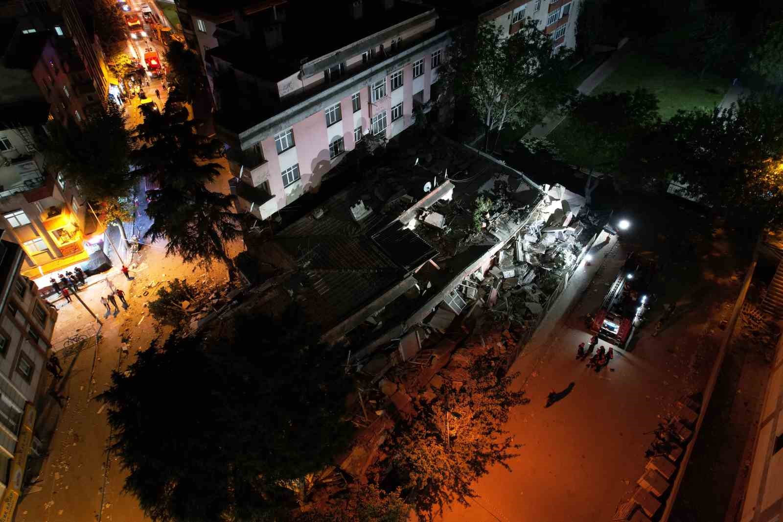 istanbul-valiligi-binanin-onceden-tahliye-edilmesi-nedeniyle-ilk-belirlemelere-gore-herhangi-bir-can-kaybi-veya-yaralanma-bulunmamaktadir