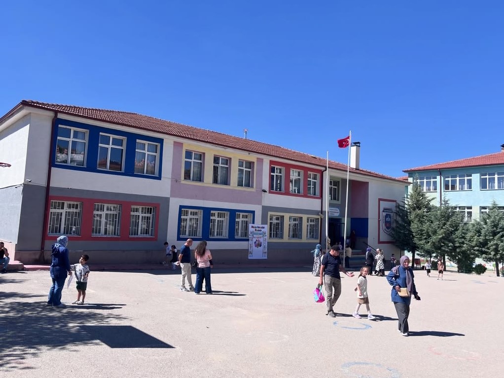 sivrihisar-da-miniklerin-okul-heyecani-basladi