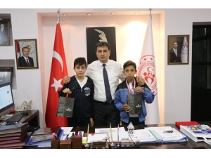 Şampiyon Taekwondocular’dan Eskici’ye Ziyaret