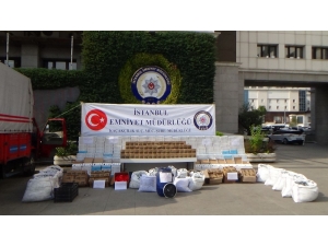 İstanbul’da Düzenlenen Operasyonda Binlerce Paket Yasaklı İlaç Ele Geçirildi