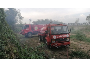 Manavgat Irmak Kenarında Çalılık Alanda Yangın Çıktı