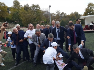 Protokol Unutulmaya Yüz Tutmuş Oyunları Oynadı