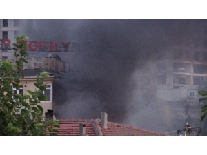 Kartal’da Mobilya Atölyesi Alevlere Teslim Oldu