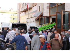 Tosya’da Kaybolduktan Sonra Ölü Bulunan Kadın Toprağa Verildi