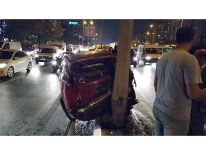 E-5’te İki Otomobil Çarpıştı, Trafik Durma Noktasına Geldi