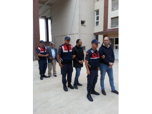 İzmir’in Aliağa İlçesinde Yaşlı Kadını Gasp Ettiler