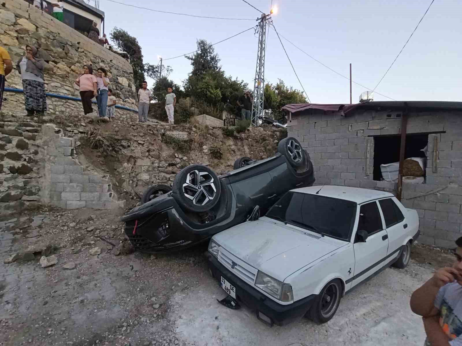 mahalleliyi-korkutan-yokusta-3-ayda-2-arac-evin-bahcesine-uctu