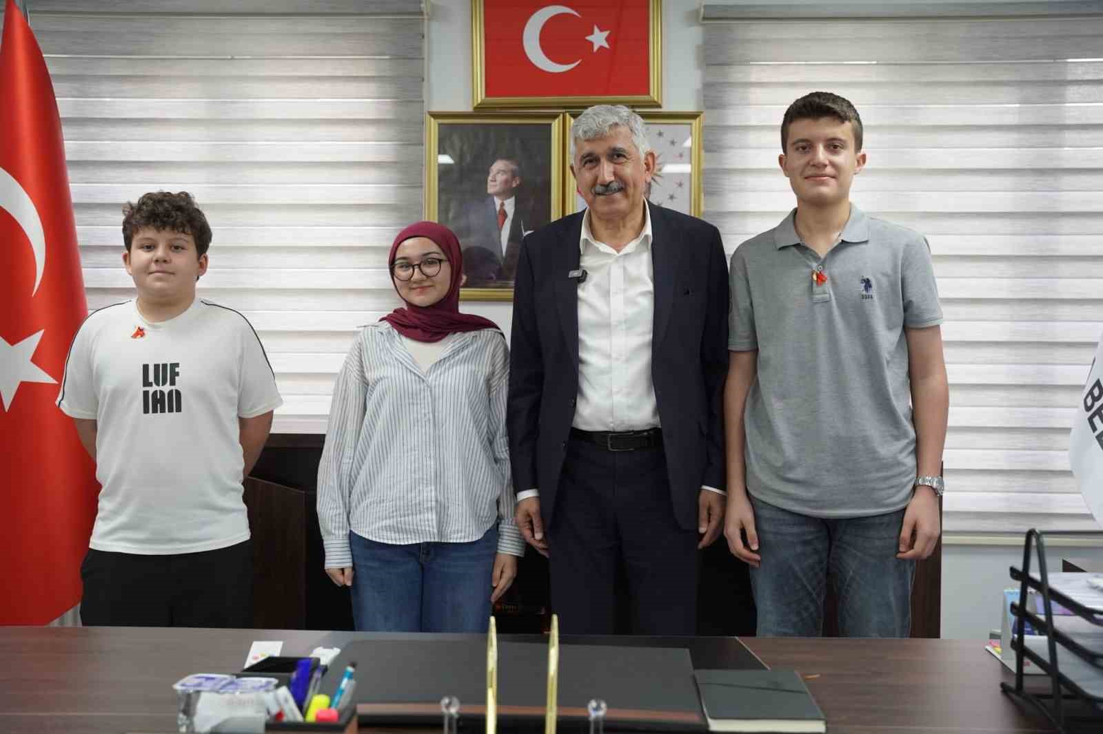 baskan-hallac-basarili-ogrencileri-halkin-makaminda-agirladi
