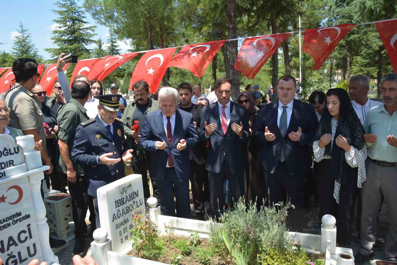 korkuteli-nde-15-temmuz-sehidi-yasin-naci-agaroglu-mezari-basinda-anildi