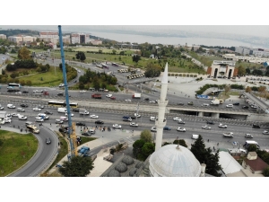 5.8’lik Depremde Yıkılan Minarenin İkizi Sökülmeye Devam Ediyor