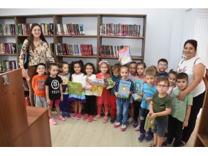 Aliağalı Minik Öğrencilerin Kütüphane Heyecanı