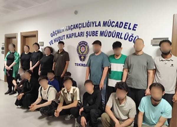 kamyonette-19-duzensiz-gocmen-yakalandi-surucu-tutuklandi