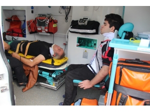 Kocaeli’de 2 Otomobil Çarpıştı: 4 Yaralı