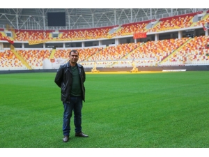 Yeni Malatya Stadyumu’nun Zemini Yoğun Bakımda