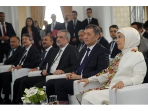 Emine Erdoğan: "3 Yılda 280 Bin Çocuğumuza Sıfır Atık Eğitimi Verilmesi Hedefleniyor"