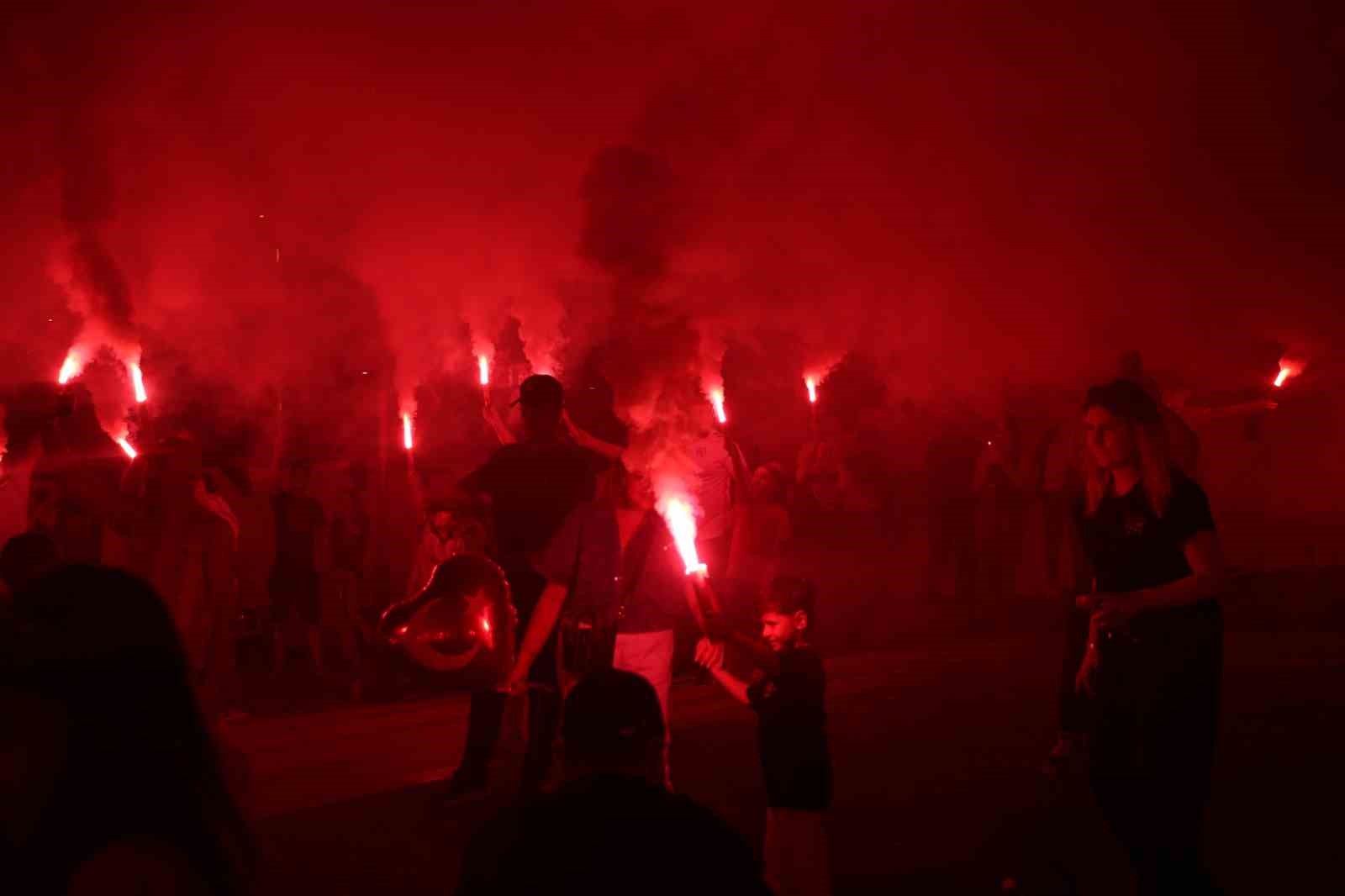 samsunspor-taraftarlari-61-kurulus-yildonumunu-kutladi