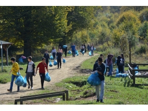 Lise Öğrencileri Poşet Poşet Topladı