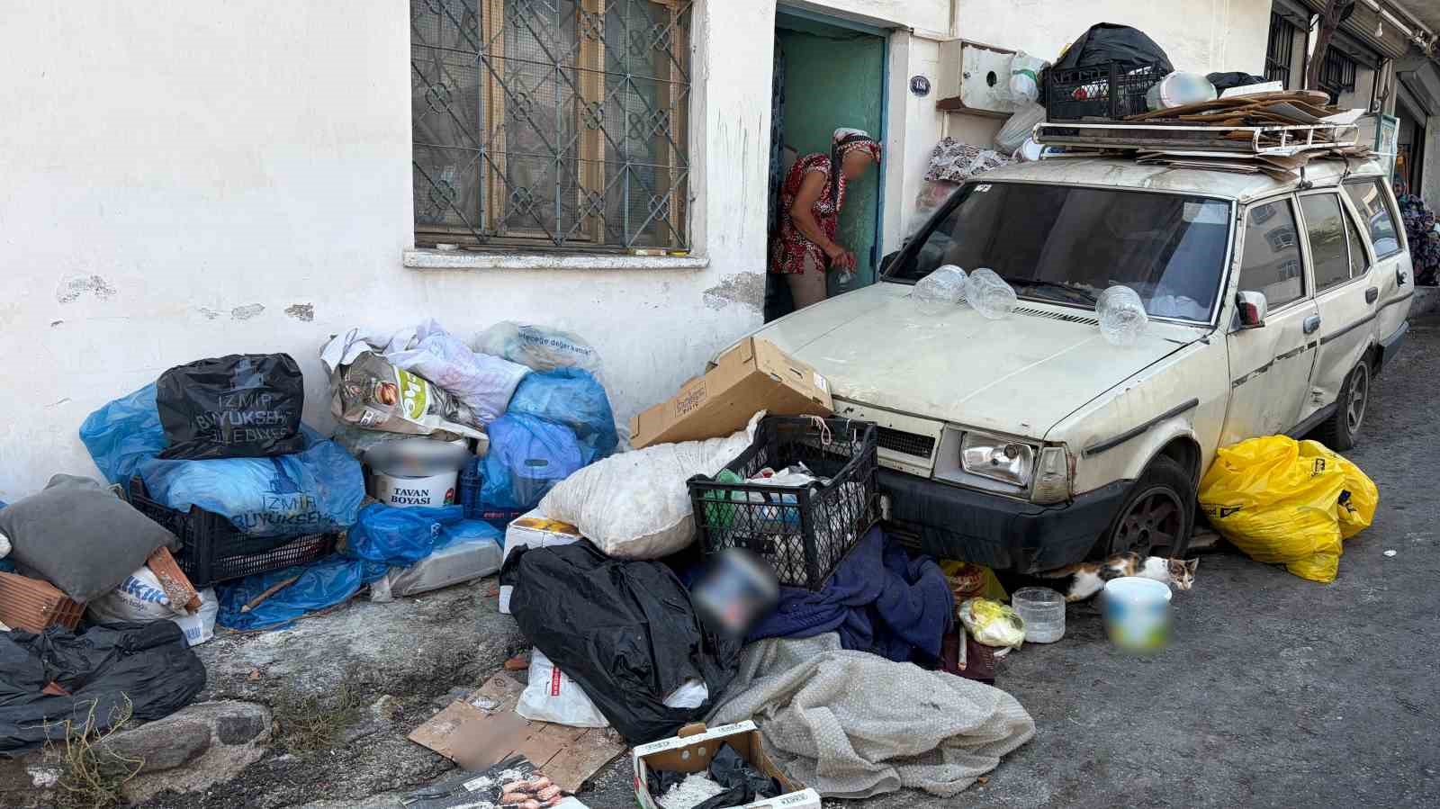 izmir-de-apartmanda-cop-ev-isyani