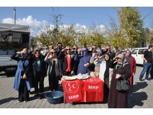 Kars Mhp Kadın Kolları Şehitler İçin Helva Dağıttı